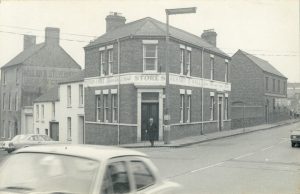 Hall's pub - photo