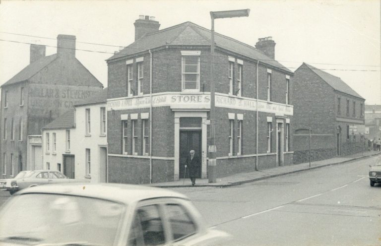 Hall's pub - photo